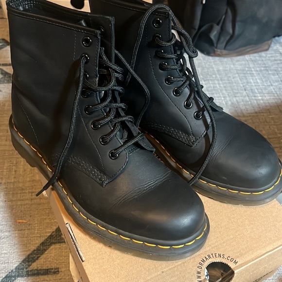 Dr.Martens Boots, Women’s Size 8, Black Matte - Picture 4 of 6